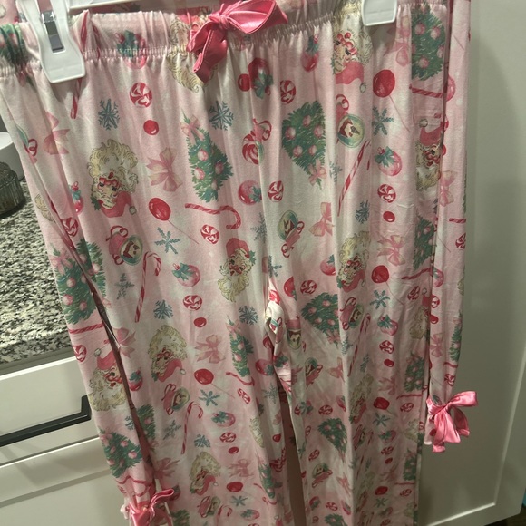 Tahari pink Santa Christmas matching Christmas pajamas - Picture 4 of 4